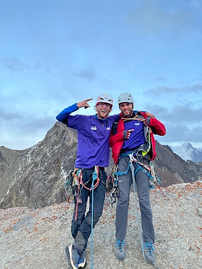 CUMBRE LOGRADA EN TORRE RUSIA (SLESOVA PEAK) CUMBRE LOGRADA EN TORRE RUSIA (SLESOVA PEAK)